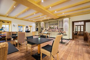 Daily buffet breakfast for a fee - SMARTY Hotel Euler Homburg (Saar) (Homburg)