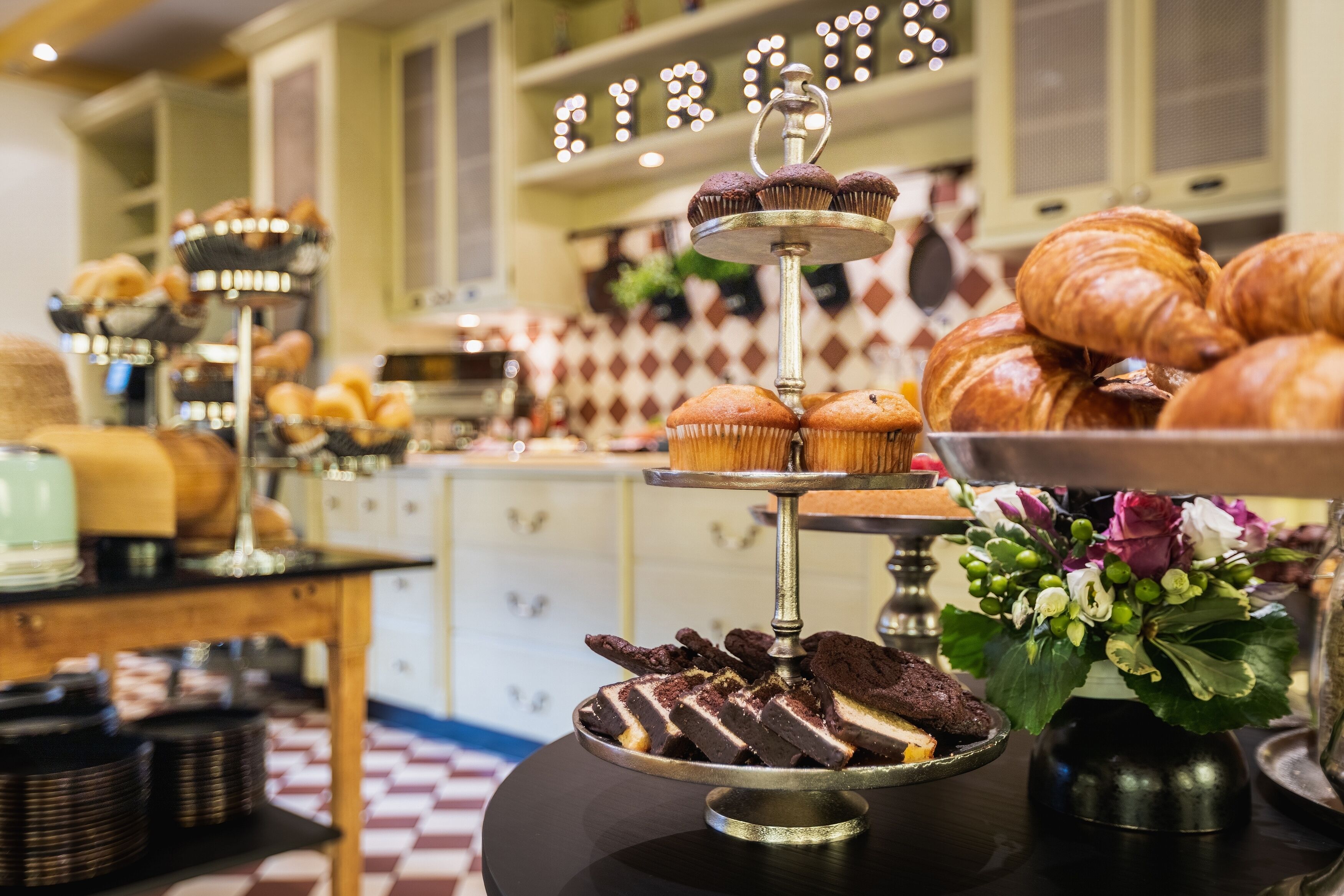 Dagelijks ontbijtbuffet (EUR 16.80 per persoon)