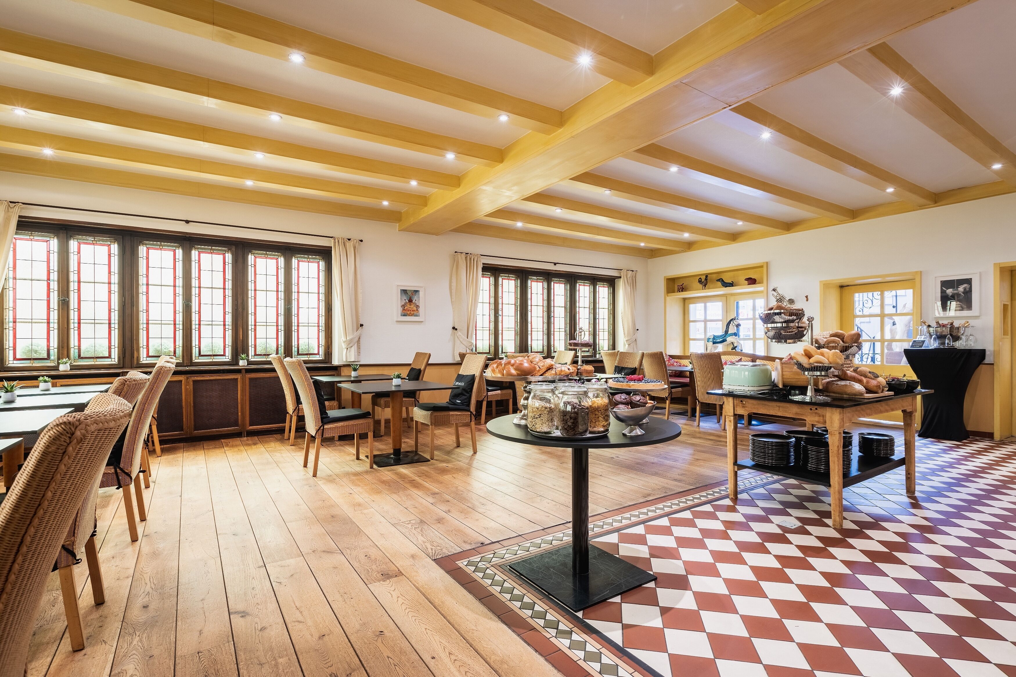 Daily buffet breakfast (EUR 16.80 per person)