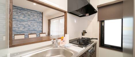 Fridge, microwave, stovetop, cookware/dishes/utensils