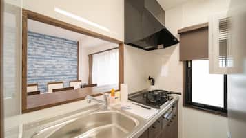 Fridge, microwave, stovetop, cookware/dishes/utensils