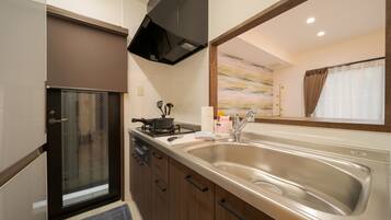 Fridge, microwave, stovetop, cookware/dishes/utensils