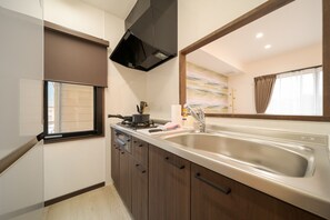 Fridge, microwave, stovetop, cookware/dishes/utensils