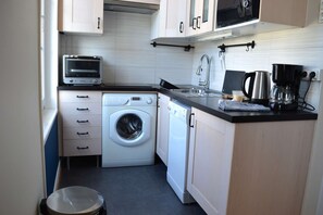 冰箱、微波炉、烤箱、炉灶