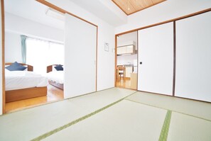 1 quarto, escrivaninha, ferros/tábuas de passar roupa, Wi-Fi de cortesia