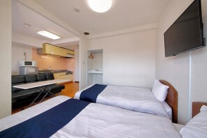 1 habitación, escritorio, tabla de planchar con plancha y wifi gratis 
