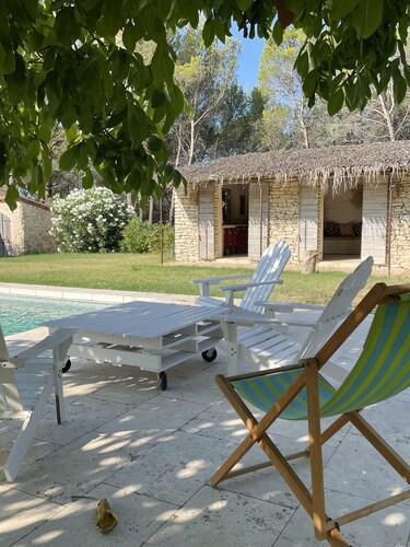 Superbe nid en pleine nature, vue imprenable, calme absolu et piscine privée.