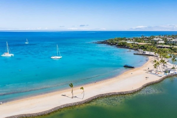 Una spiaggia nelle vicinanze