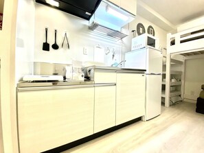 Fridge, microwave, stovetop, cookware/dishes/utensils - A 2minute walk from Kokusaidori Studio Apartment / Naha Okinawa (Naha)