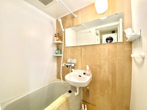 Hair dryer, towels - A 2minute walk from Kokusaidori Studio Apartment / Naha Okinawa (Naha)