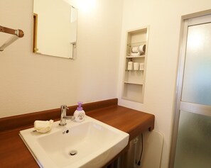Hair dryer, towels