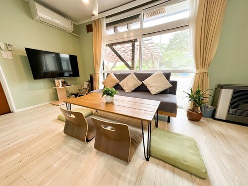 Natural mall hot spring included entire building  / Shiraoi-gun Hokkaidō