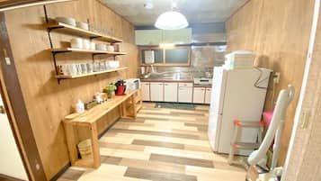 Fridge, microwave, stovetop, cookware/dishes/utensils