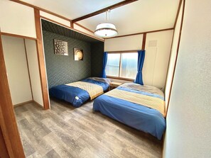 5 bedrooms, desk, iron/ironing board, free WiFi - 2 minutes walk from JR NoboribetsuWood deckPets allowed4 minutes walk from convenience store / Noboribetsu Hokkaidō (Noboribetsu)