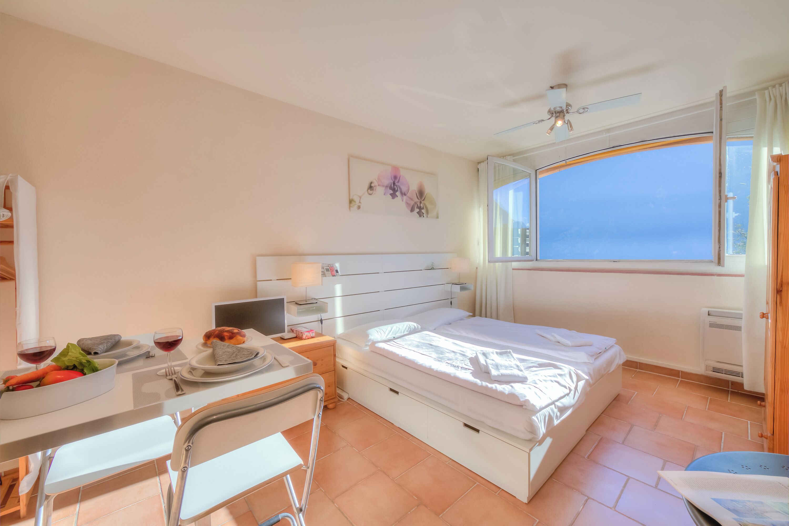 Studio Standard, vue montagne (Orchidea Apt. 4 Front Lake)