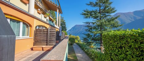 Studio Standard, vue montagne (Orchidea Apt. 4 Front Lake) | Terrasse/Patio