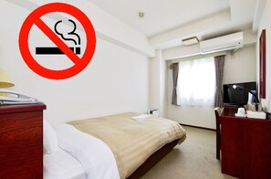 1 室のベッドルーム、デスク、アイロン / アイロン台、WiFi (無料)