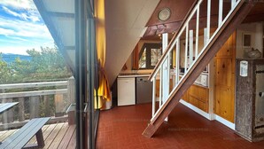 A spacious kitchen with a wooden staircase leading to a balcony. - Chalet for 6 with balcony and parking in Les Angles (Les Angles)