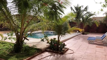 Kolam renang outdoor