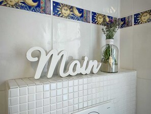 Unclassified image, 3 of 19, button