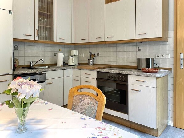 Kühlschrank, Ofen, Geschirrspüler