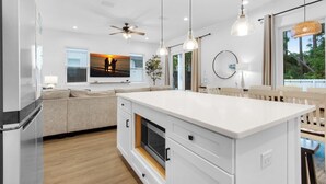 Unclassified image, 2 of 46, button - ⭐6 Bedroom Beauty-Fab Interior-Great Outdoor Living Space-6 Bikes-6BR Cozy Shore (Miramar Beach)