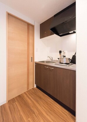 Fridge, microwave, electric kettle, cookware/dishes/utensils