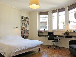 3 dormitoris, planxa i posts de planxar, wifi i roba de llit 