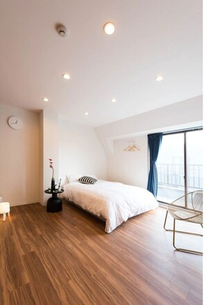 2 多间卧室、办公桌、免费 WiFi、床单