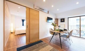 2 habitaciones, escritorio, wifi gratis y ropa de cama 