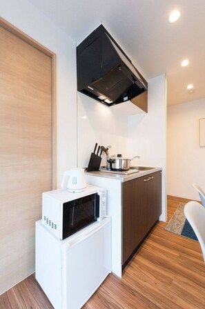 Fridge, microwave, electric kettle, cookware/dishes/utensils