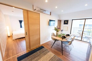 2 bedrooms, desk, free WiFi, bed sheets