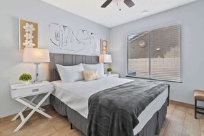 4 bedrooms, iron/ironing board, travel cot, WiFi - Viva Las Vegas - Newly Remodeled 4BR house (Henderson)