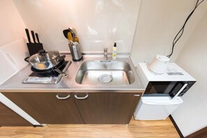 冰箱、微波炉、厨具/餐具