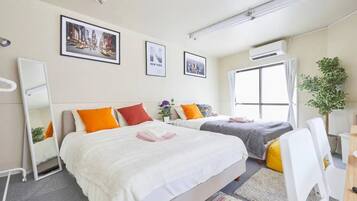 4 bedrooms, desk, free WiFi, bed sheets
