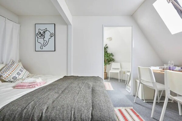 4 bedrooms, desk, free WiFi, bed sheets