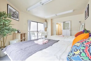 4 bedrooms, desk, free WiFi, bed sheets