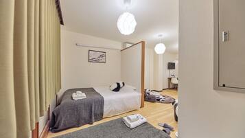 1 bedroom, desk, free WiFi, bed sheets