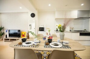 冰箱、微波炉、炉灶