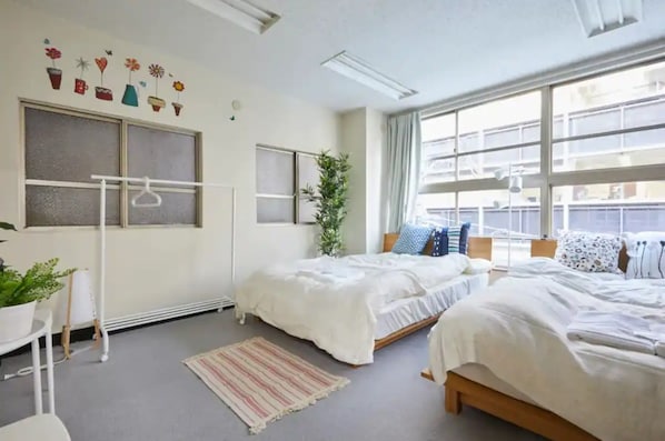 2 bedrooms, desk, free WiFi, bed sheets