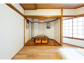 2 chambres, bureau, accès au Wi-Fi (inclus), literie fournie
