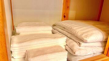 7 bedrooms, desk, iron/ironing board, free WiFi