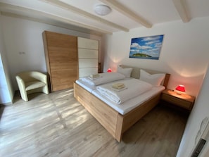 2 bedrooms, iron/ironing board, WiFi, bed sheets