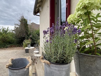 Charming Home with Garden Near Moulins Attractions, Sleeps 3-4, Free WiFi, Linens, and Utilities Included