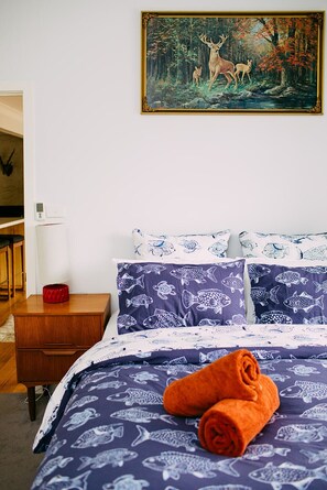 3 bedrooms, desk, iron/ironing board, travel cot