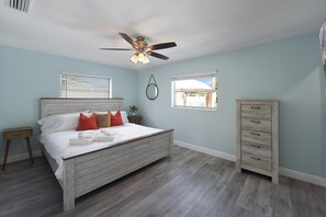 5 bedrooms, desk, iron/ironing board, travel crib