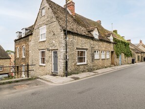 Exterior - Corner Cottage (Malmesbury)
