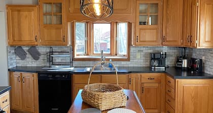 Bluebird Meadows W/hot Tub and Pool Special