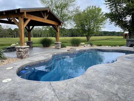 屋外プール. Bluebird Meadows W/hot Tub and Pool Special
