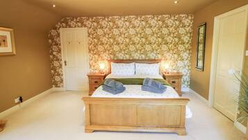 Cottage | 4 bedrooms, individually decorated, individually furnished, free WiFi